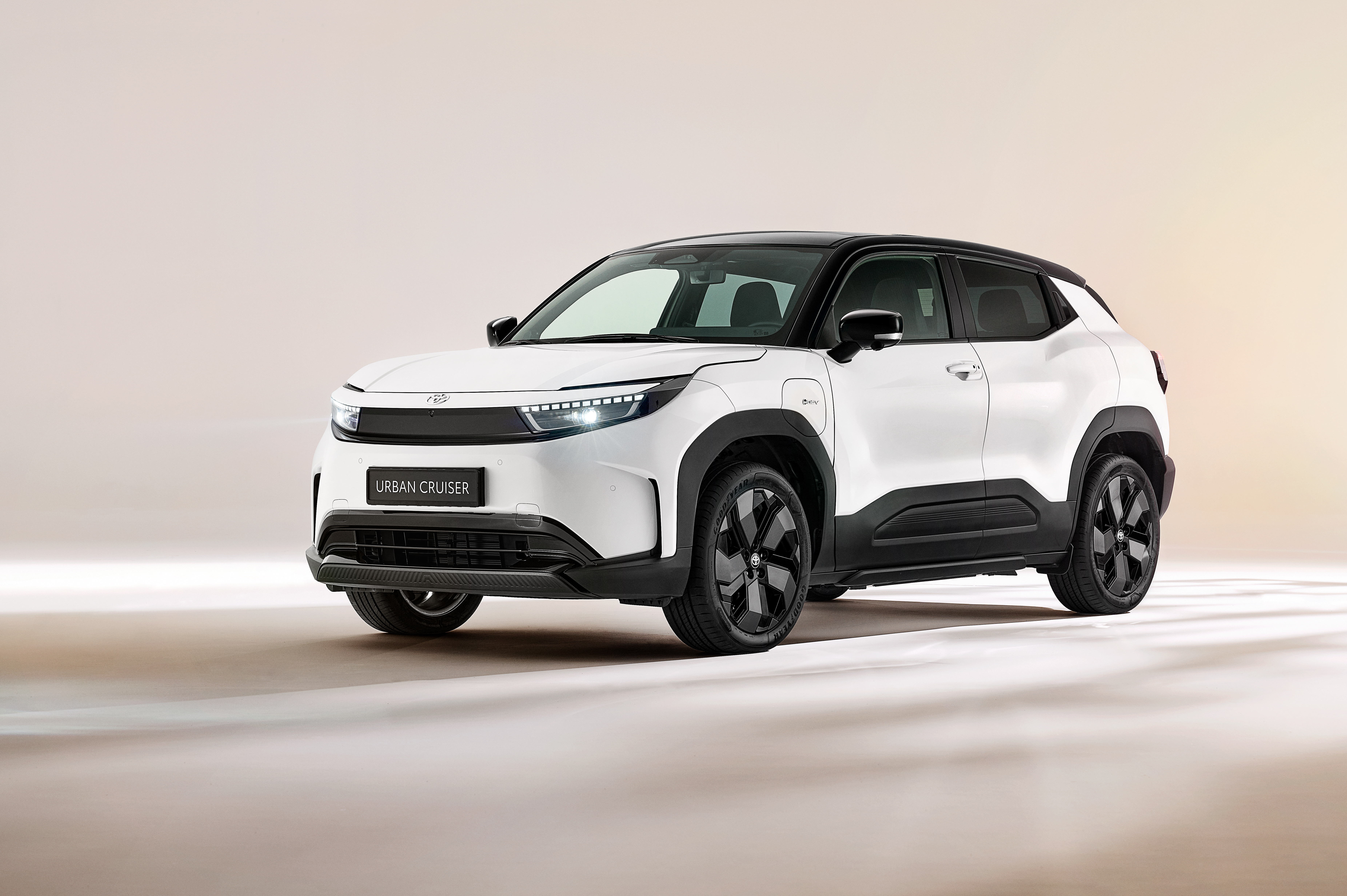 original_TOUC_1.jpg - 5 Door Design 61kwh Auto