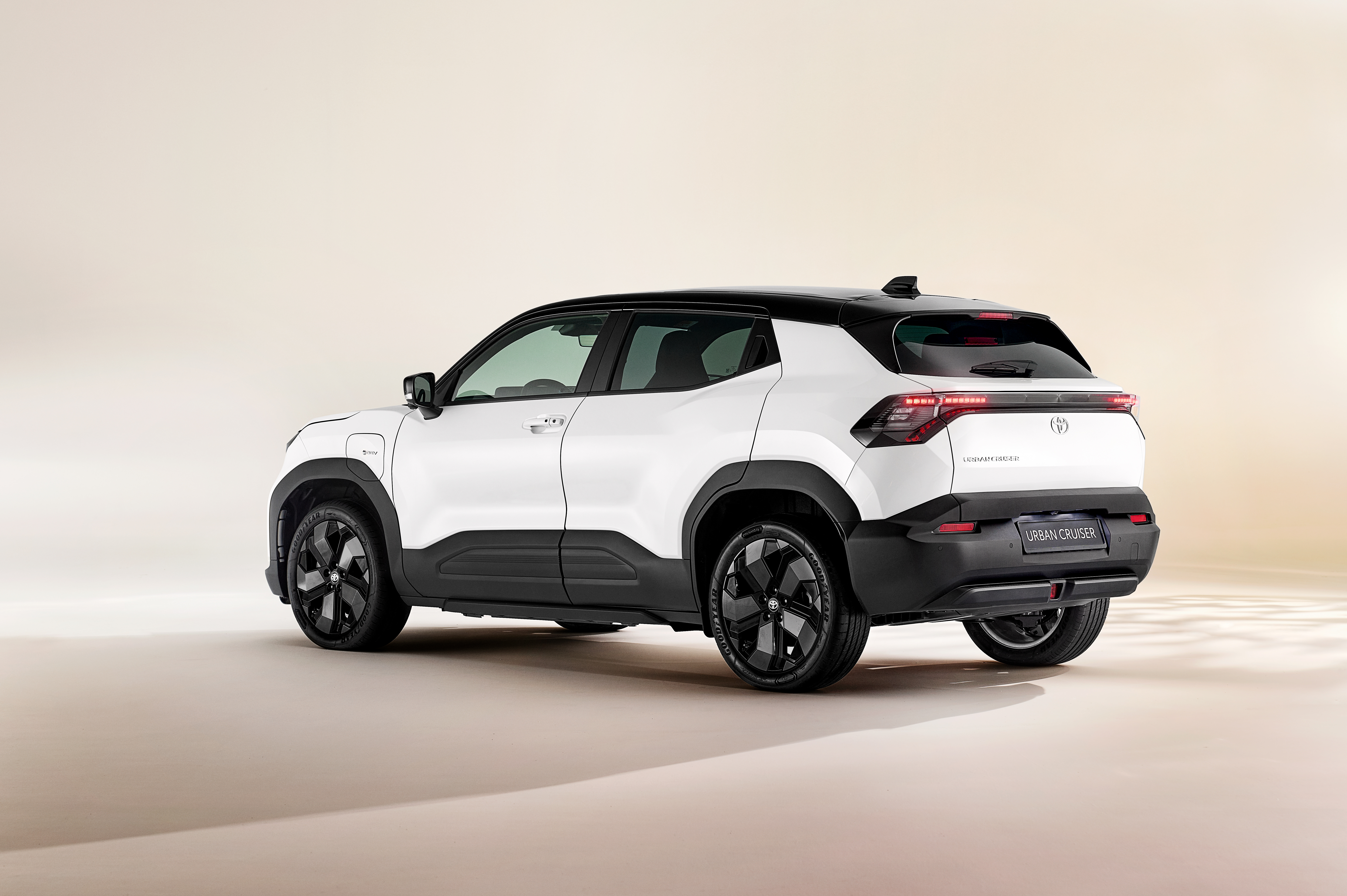 original_TOUC_2.jpg - 5 Door Design 61kwh Auto