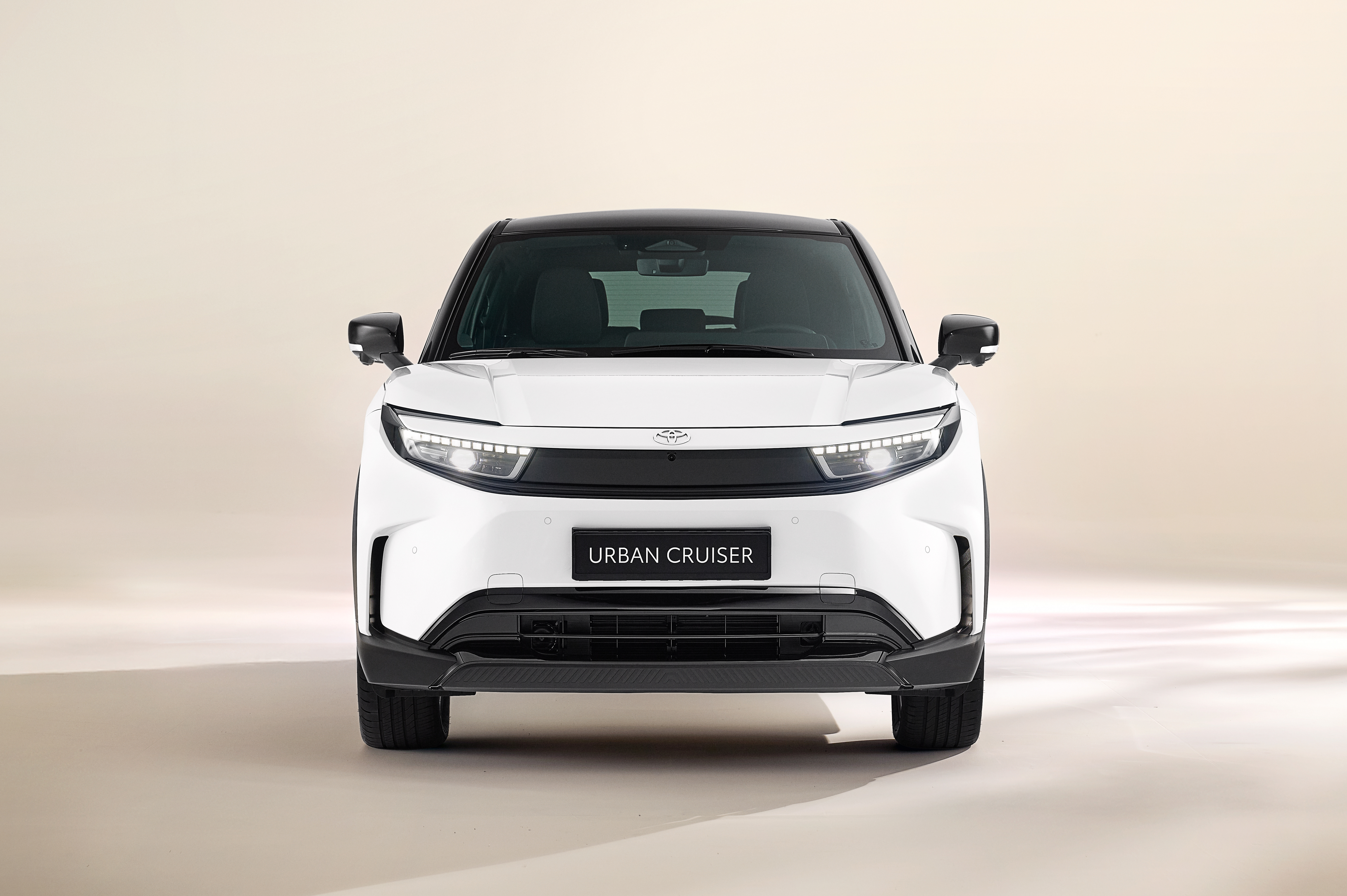 original_TOUC_3.jpg - 5 Door Design 61kwh Auto