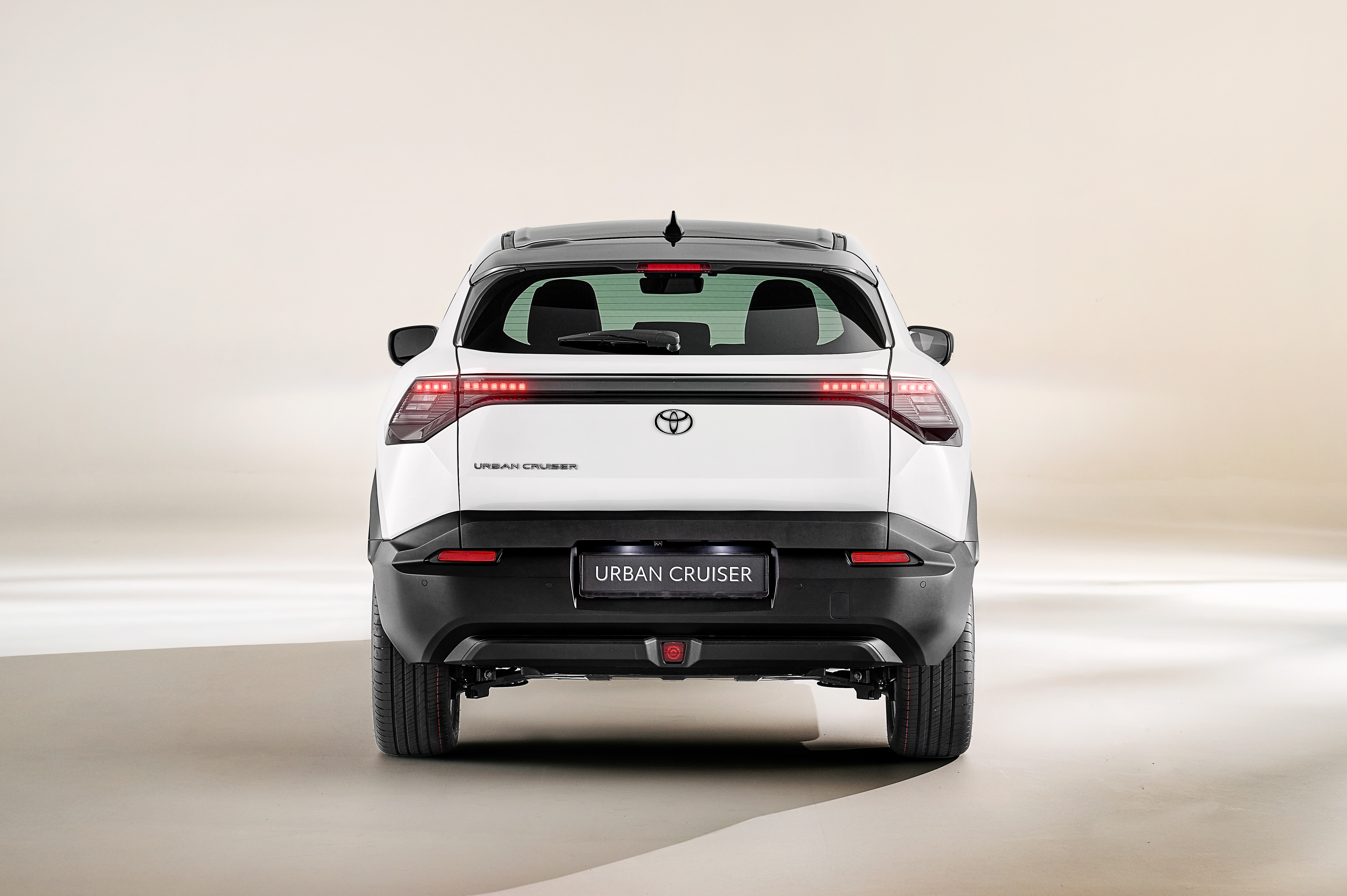 original_TOUC_6.jpg - 5 Door Design 61kwh Auto