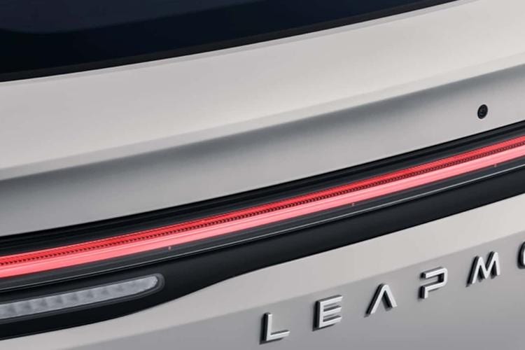 c10-lmlc-24.jpg - 5 Door 160kw 69.9kwh Auto