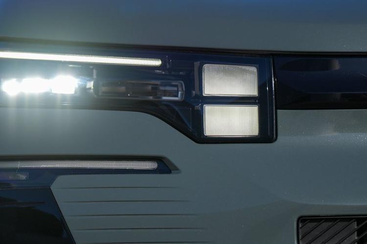 c5-aircross-suv-cic5-25c.jpg - E- 170 97kwh Plus Long Range Auto