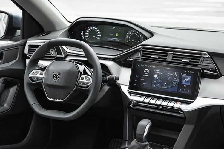 408-fastback-pe4f-25.jpg - Fastback 1.2 Hybrid 136 Gt E-dsc6