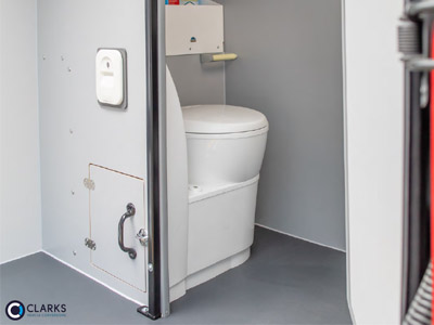 welfare van mess van leasing toilet